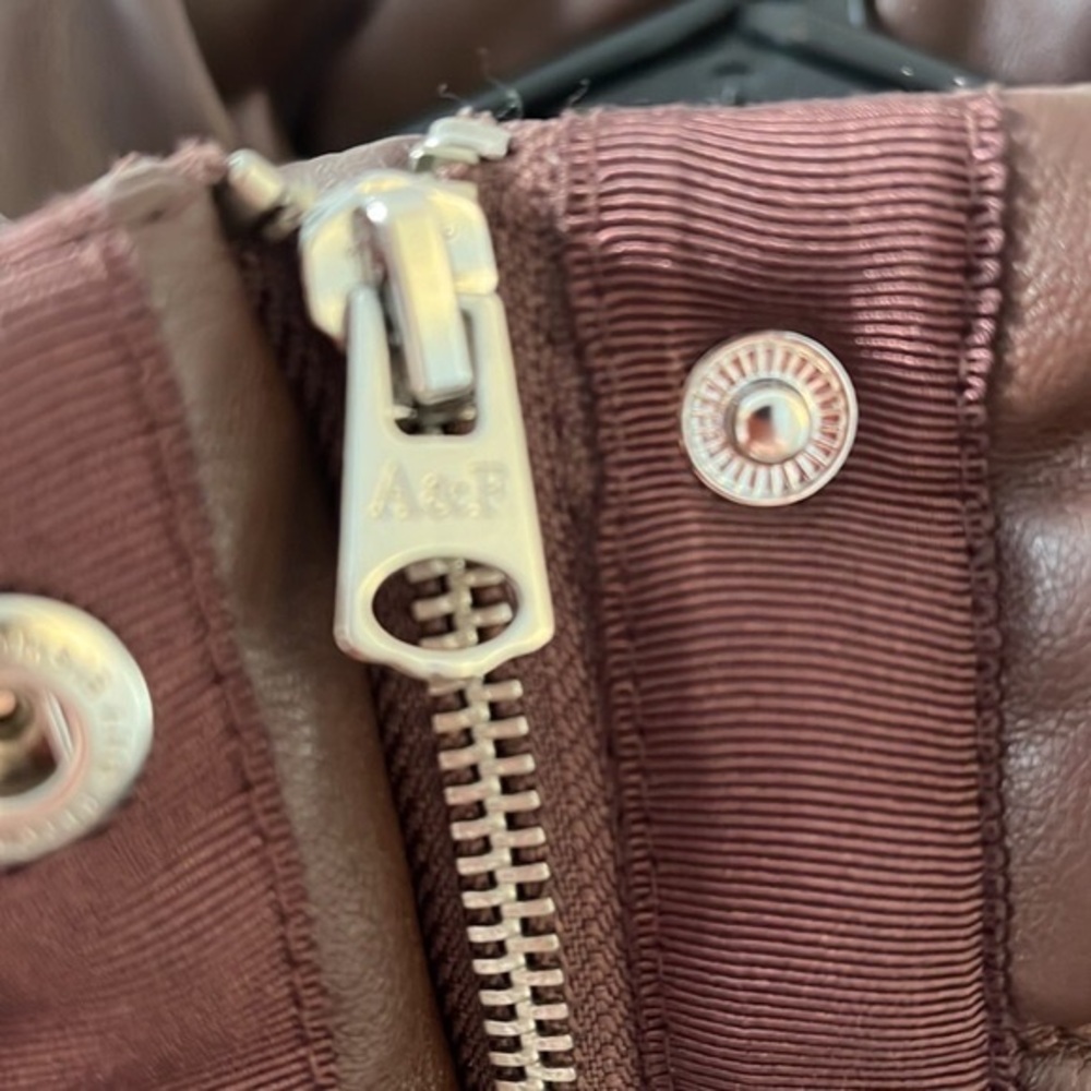Abercrombie brown vegan leather ultra mini puffer - Picture 2 of 2
